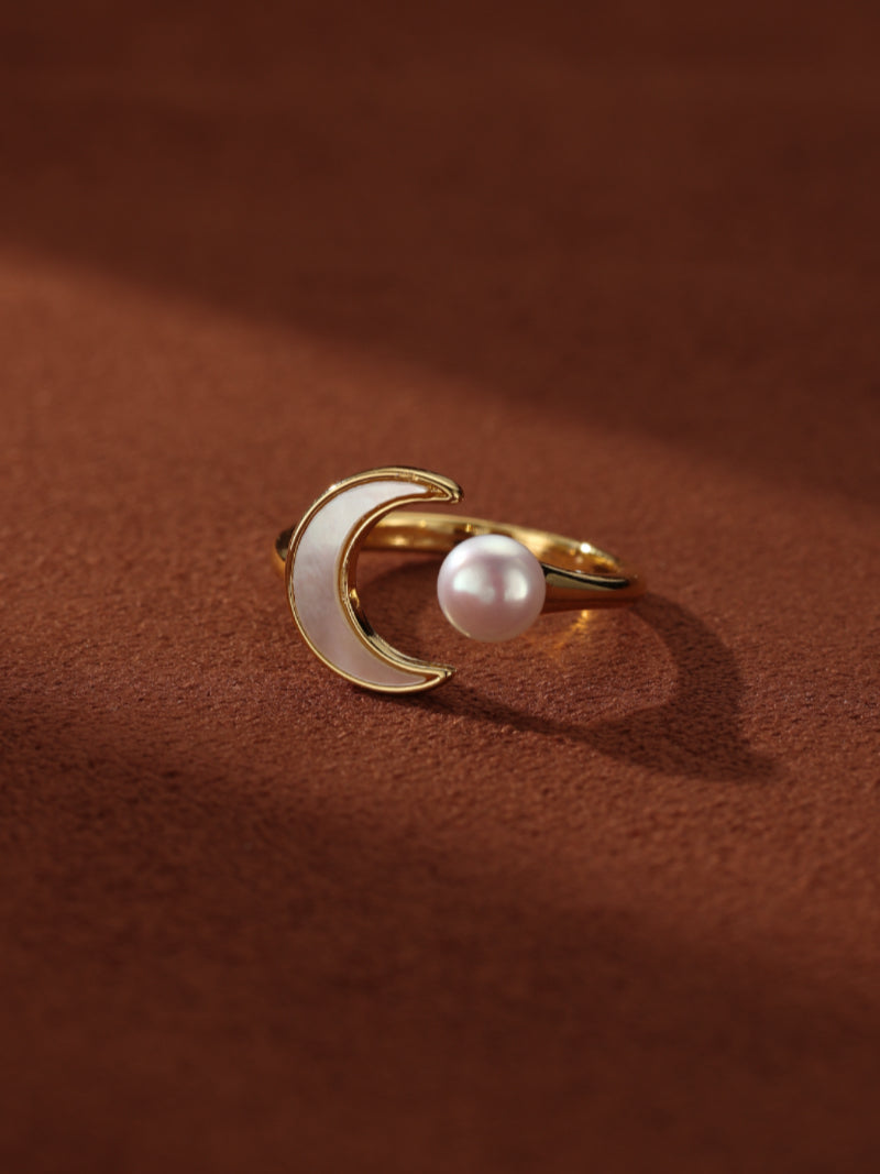 Astral Gleam - Bague solitaire lune, nacre et perle de culture d'eau douce