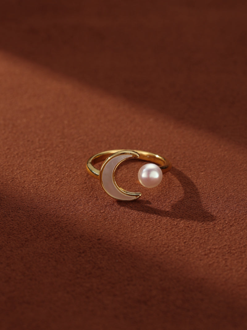 Astral Gleam - Bague solitaire lune, nacre et perle de culture d'eau douce