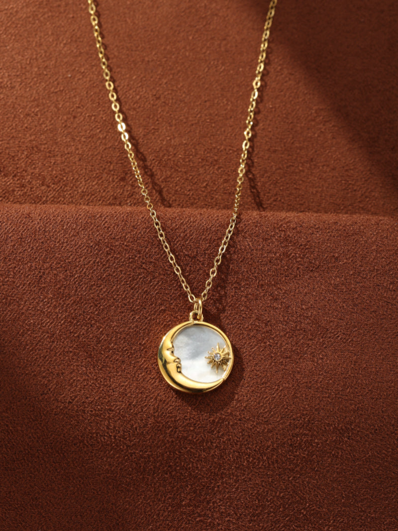 Skyward - Collier pendentif lune et étoile en nacre