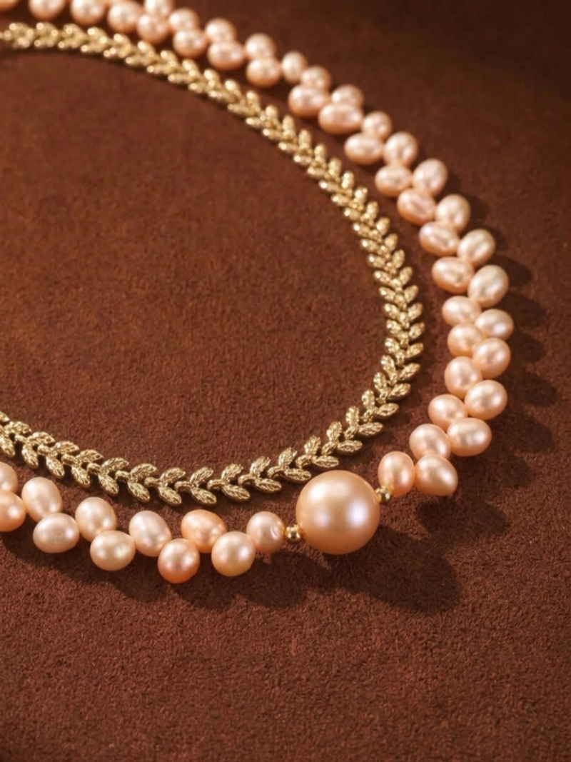 Veridian - Collier multicouche perles de culture d'eau douce et motif Feuillage