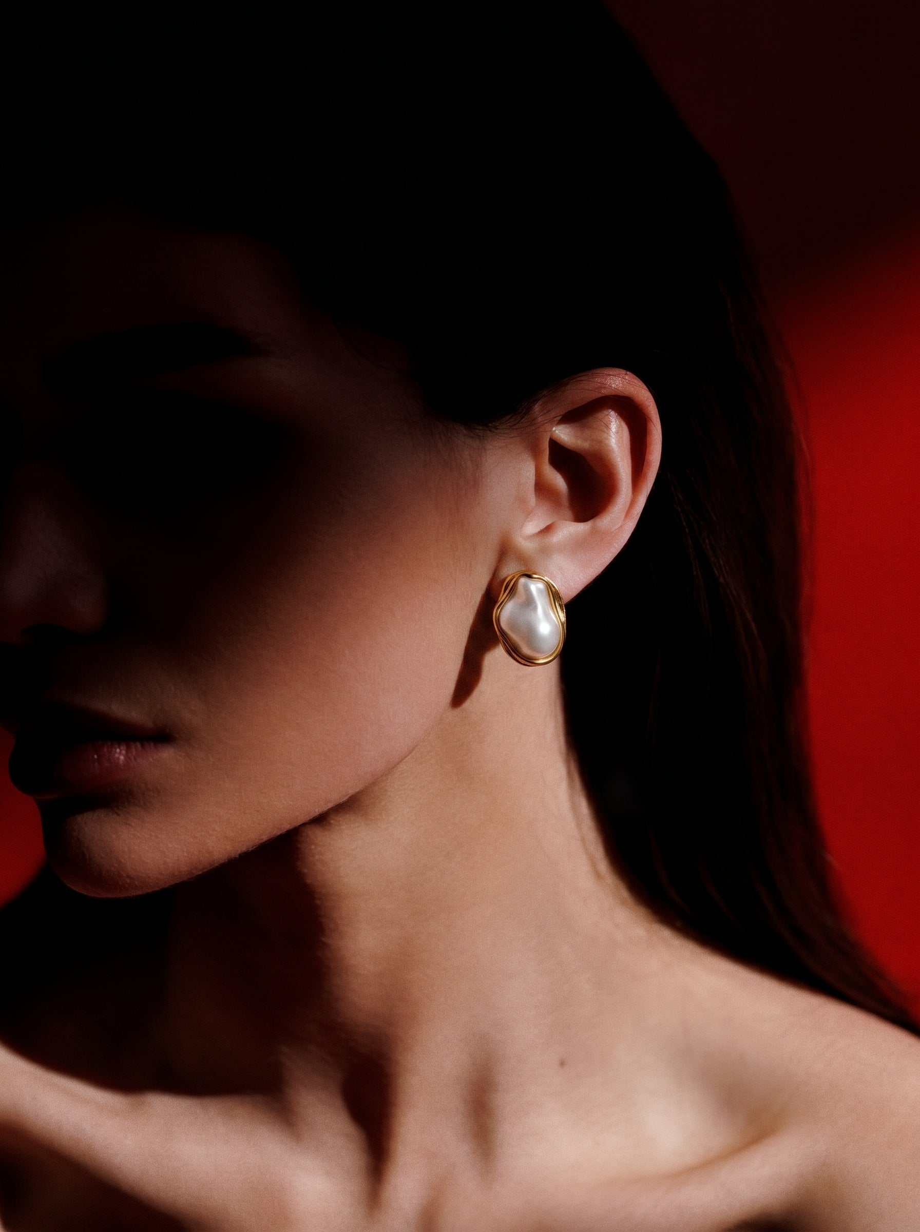Sculpted - Freshwater Pearl Framed Stud Earrings
