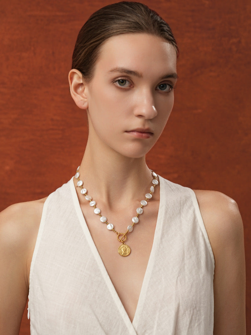 Odyssée - Collier chaîne épaisse avec perle d'imitation et médaillon
