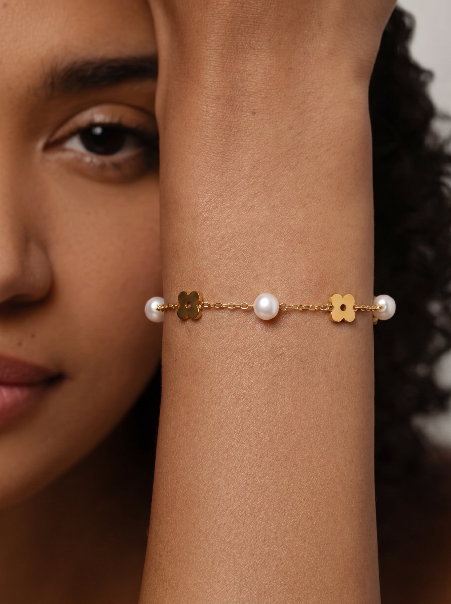 Clover - Freshwater Pearl Flower Chain Beaded Bracelets