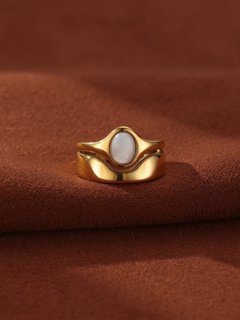 Reflect - Bague solitaire en nacre, anneau ondulé