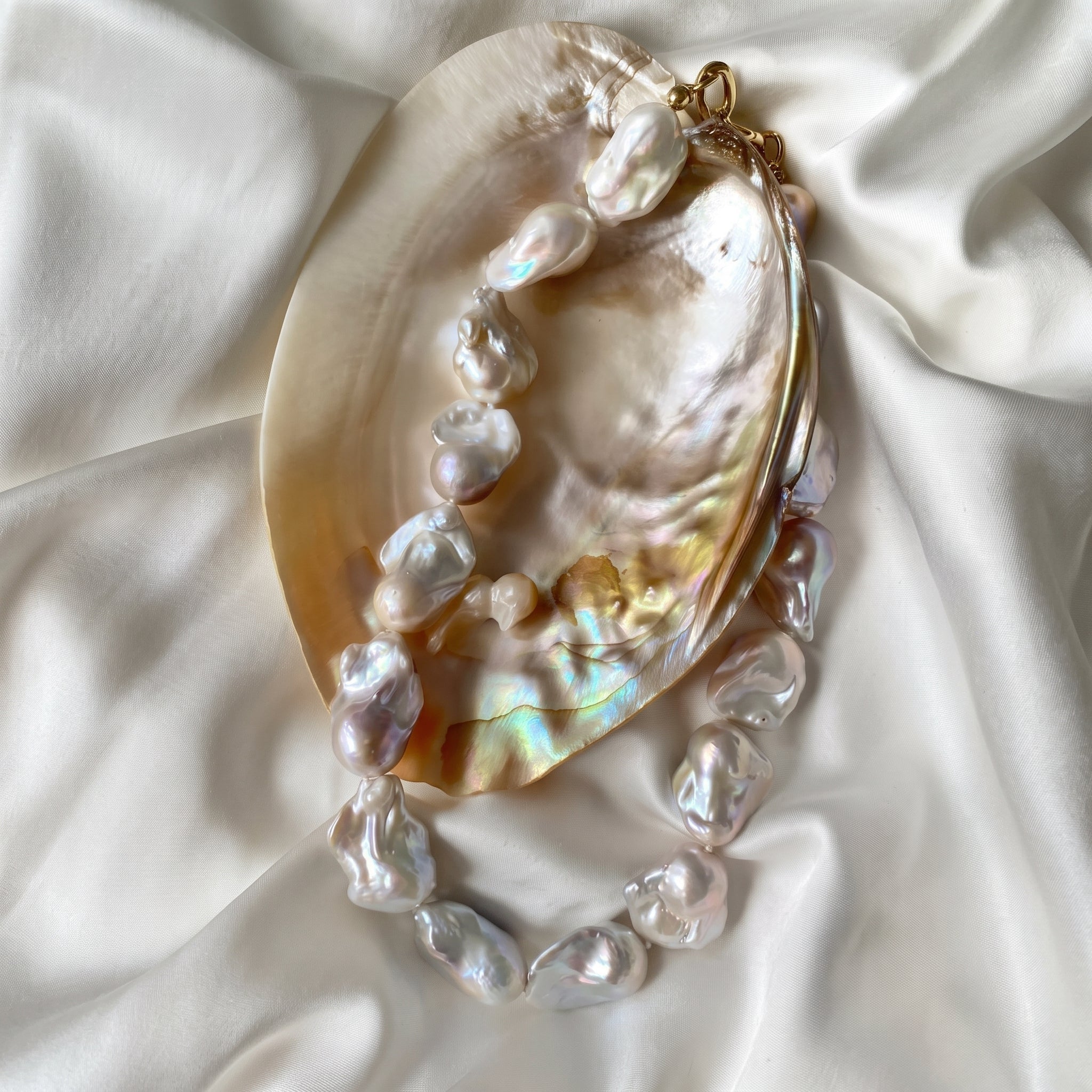 Why Every Modern Woman Needs a Baroque Pearl Necklace in Her Wardrobe