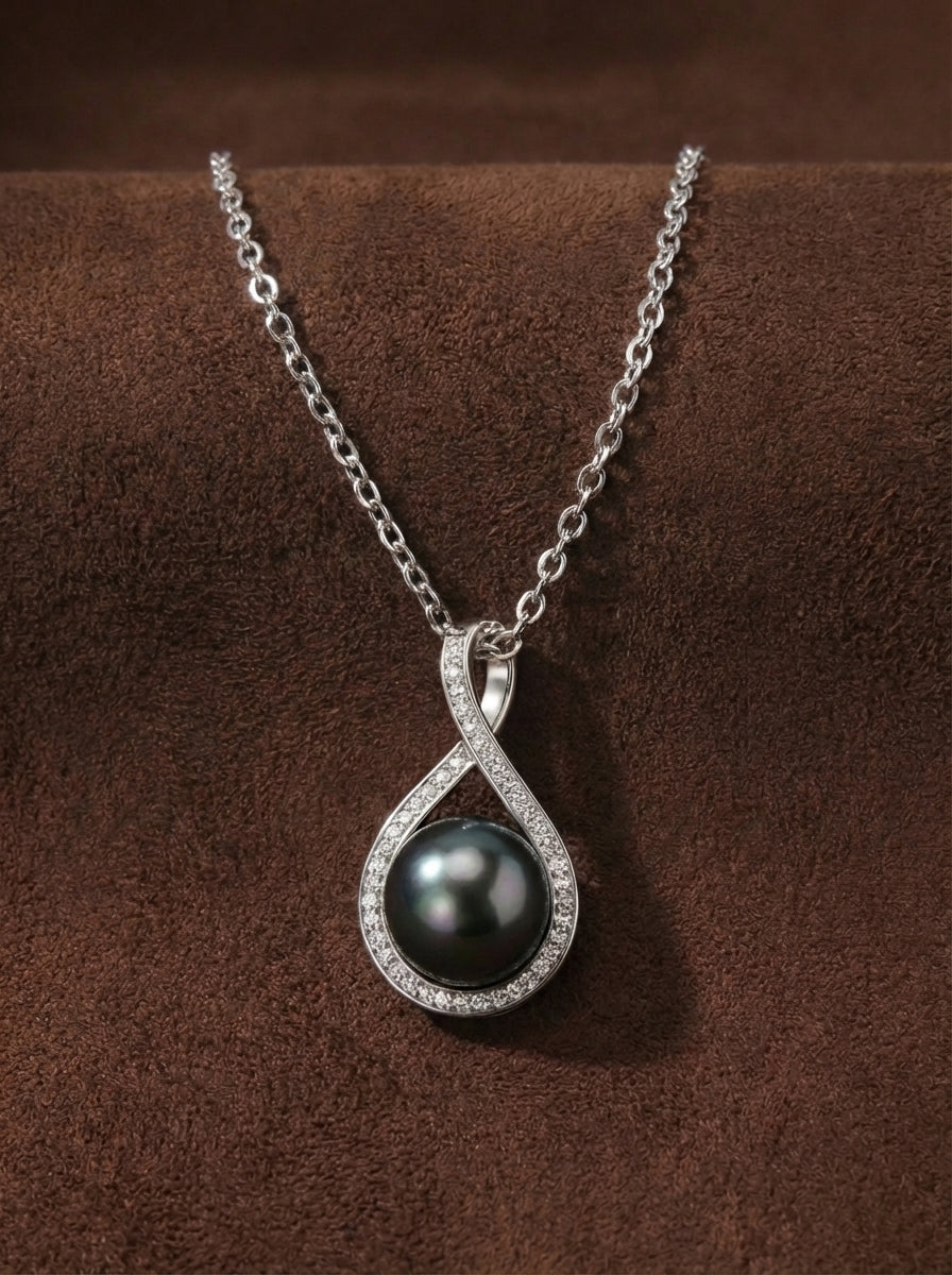 Tahiti pearl necklace