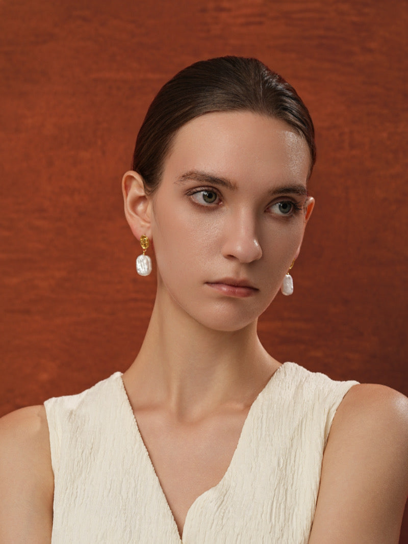 Glyph - Boucles d'oreilles pendantes Visage en perles d'eau douce
