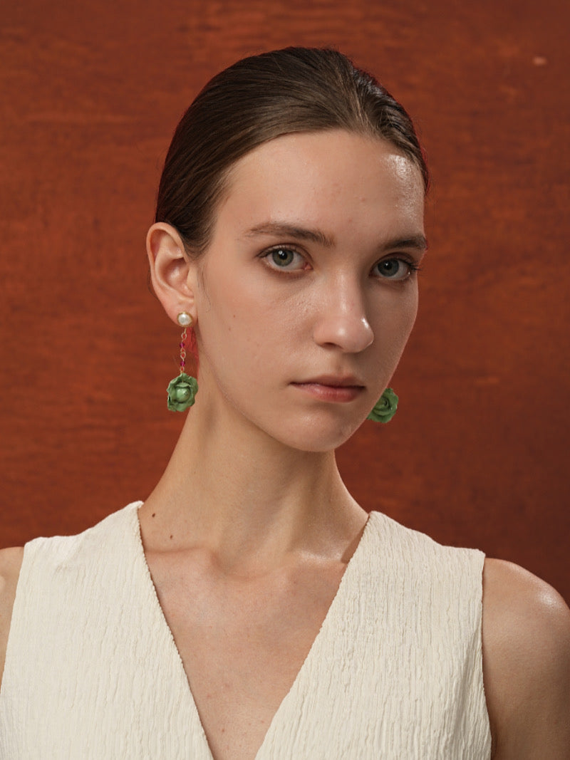 Éveil - Boucles d'oreilles pendantes fleur et perles de culture d'eau douce