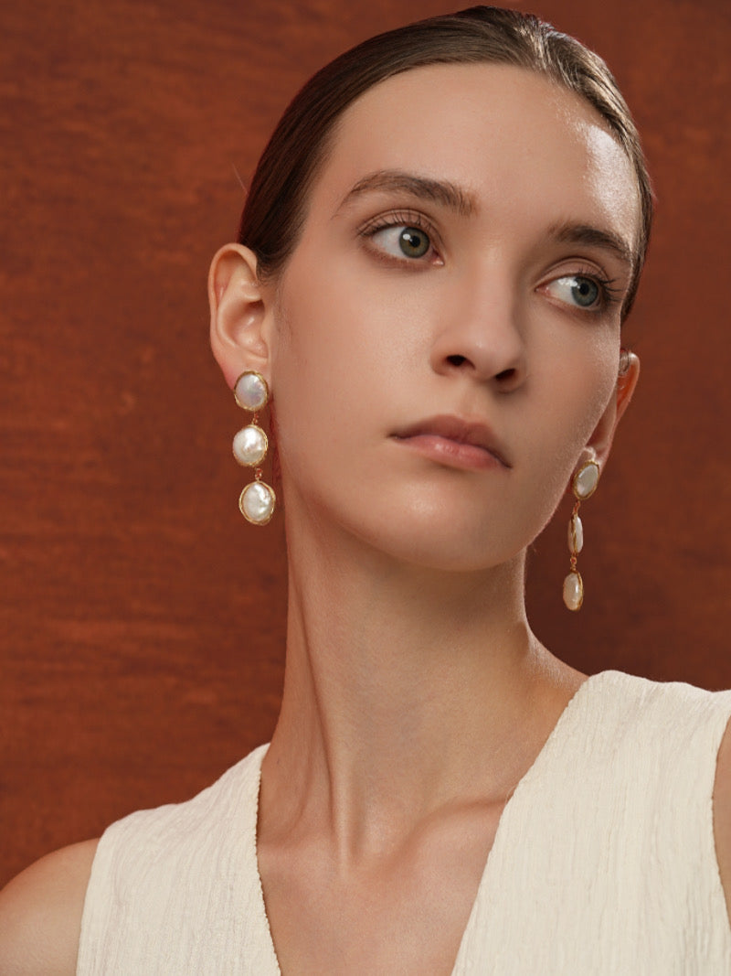 Sway - Boucles d'oreilles pendantes triples en perles de culture d'eau douce
