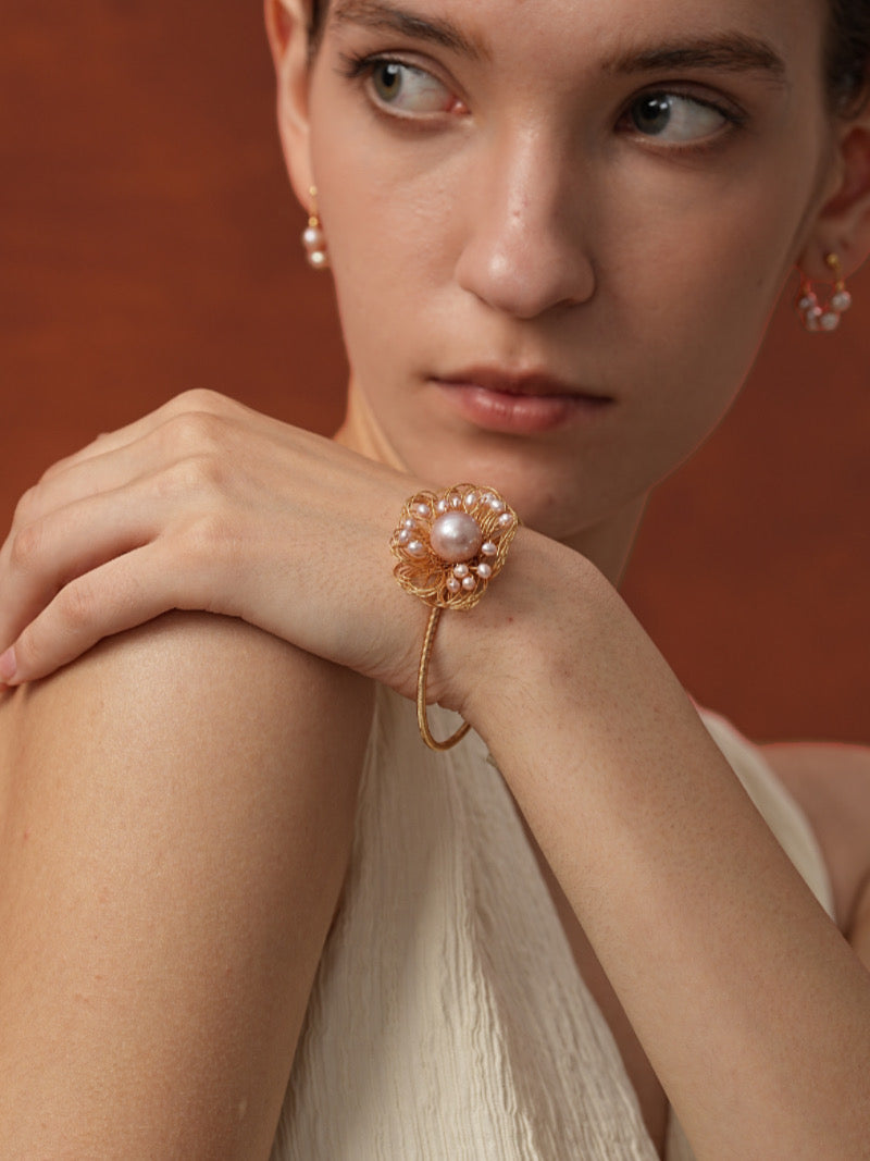 Pétale - Bracelets manchette fleur en perles d'eau douce