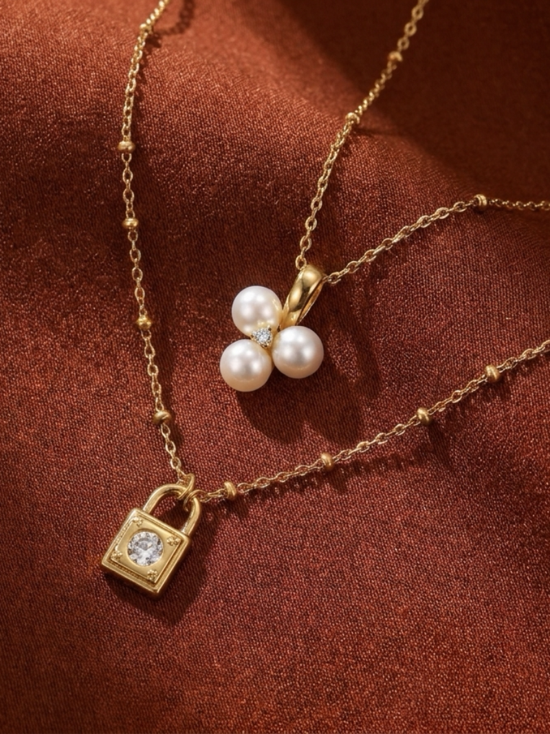Garde d'Âme - Collier pendentif chaîne superposée avec perles de culture d'eau douce et cadenas