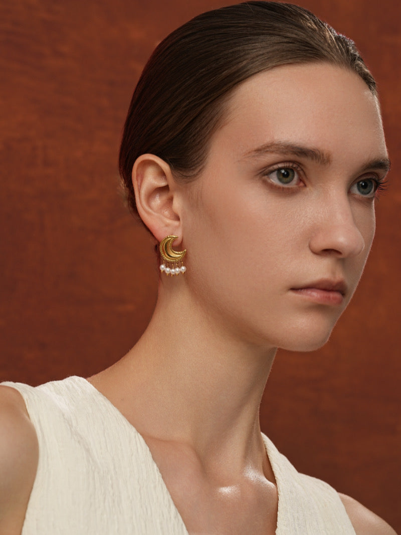 Halcyon - Boucles d'oreilles lune et perles de culture d'eau douce