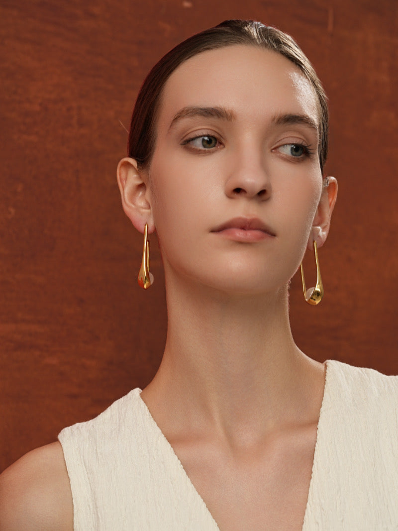 Incline - Boucles d'oreilles pendantes sculptées avec perles de culture d'eau douce