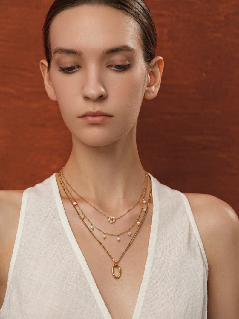 Evolve - Collier chaîne superposée avec fleur et perles de culture d'eau douce