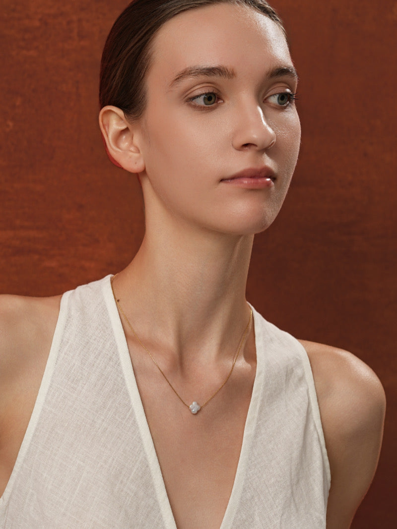 Collier pendentif Essentia Form – Perles de culture d'eau douce, motifs trèfle ou cœur