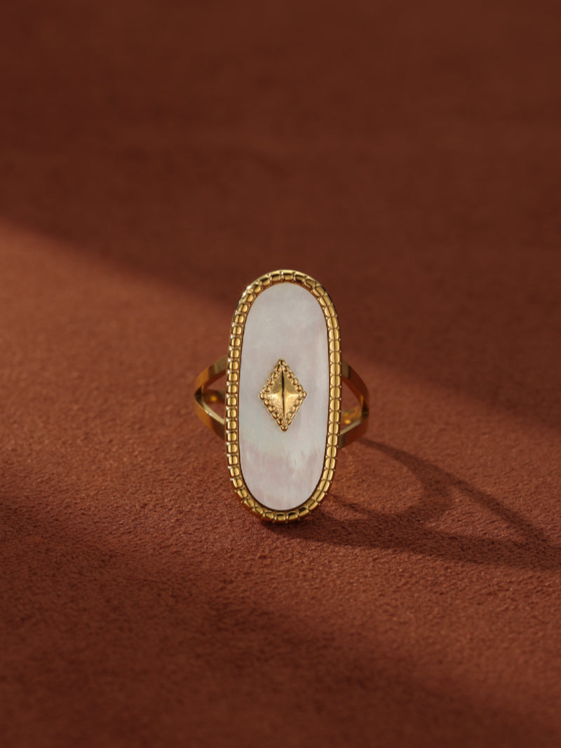 Core - Mother of Pearl Star Cocktail Ring