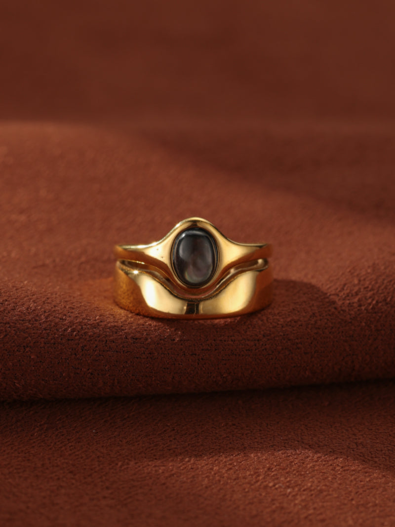 Reflect - Bague solitaire en nacre, anneau ondulé
