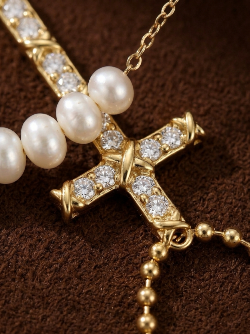 Chemin - Collier à chaînes superposées avec croix et perles de culture d'eau douce